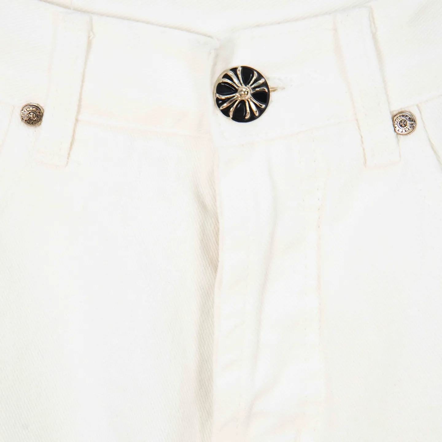 P220 (high version, running quantity) Chrome Hearts white pants, green leather, hot style patchwork couple's bestie jeans. CH jeans need to be washed and then disassembled and hand-ordered with sheepskin cross leather and then spliced ​​together. The whole piece has too many craftsmanship to describe. The patches are decorated with cross flowers, and the high-waisted washed jeans! ! Absolutely high-end luxury products, god-level single products and super popular products, made with top heavy industry, a must-see magic weapon. Customized hardware. The fabric is thick and soft after washing. It has good breathability. Customized small leather label. Unique design. The details are simple and elegant, and the workmanship is exquisite. The entire trousers are neatly routed and the details are in place! It’s so cool that both men and women can easily control the genderless trend! Style number: 1816# Color: white pants and green leather Size: 28 30 32 34 36